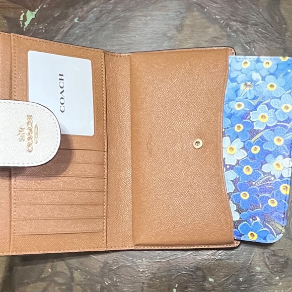 Coach Tech Wallet Crossgrain Leather in Bone with Goldtone details - Picture 6 of 6